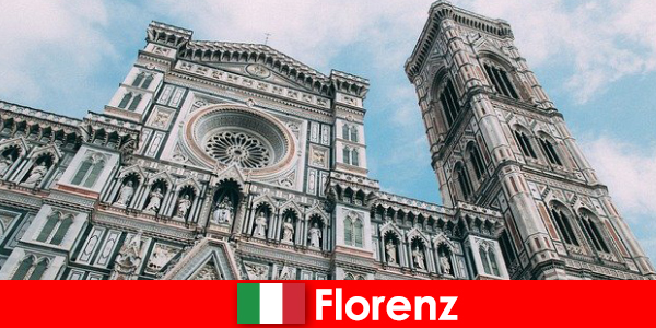 Флоренция со многими художественными историческими городами привлекает посетителей со всего мира