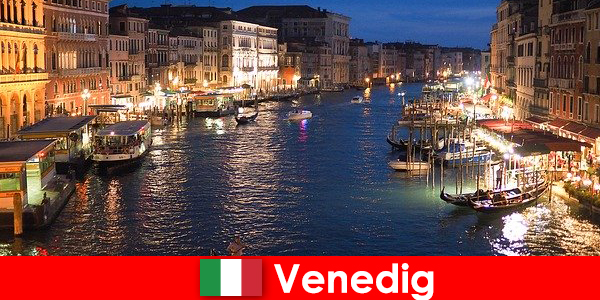Венеция город с гондолами и его многочисленными художественными сокровищами