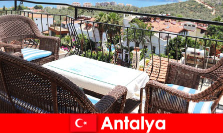 Гостеприимство в Турции вновь подтверждают туристы в Анталии