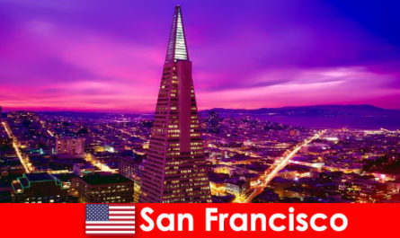 Сан-Франциско - оживленный культурный и экономический центр для иммигрантов.