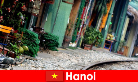 Ханой - очаровательная столица Вьетнама с узкими улочками и трамваями.