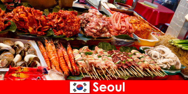 Сеул также славится среди путешественников вкусной и креативной уличной едой.