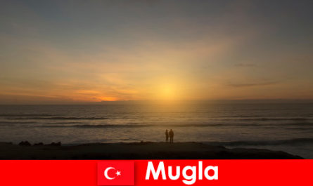 Летнее путешествие в Муглу, Турция с живописными бухтами для любителей в сердце города.