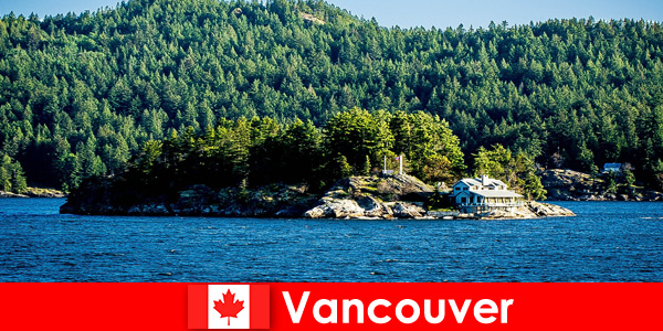 Для иностранных туристов отдых и погружение в прекрасный природный ландшафт Ванкувера в Канаде.