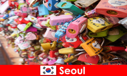 Путешествие для незнакомцев по модным улицам Сеула в Корее.