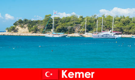 Морская прогулка и горячие вечеринки для юных отдыхающих в Кемере, Турция