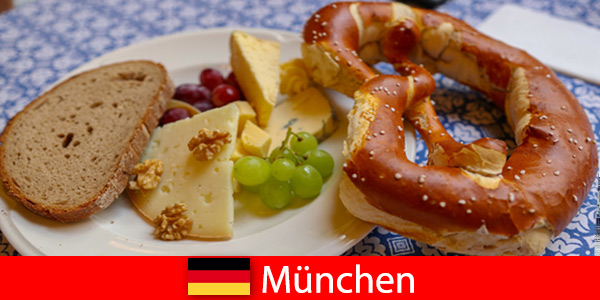 Наслаждайтесь культурным путешествием в Германию, Мюнхен, с пивом, музыкой, народными танцами и региональной кухней.