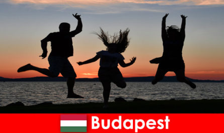 Будапешт Венгрия для молодых тусовщиков с музыкой и дешевыми напитками в барах и клубах
