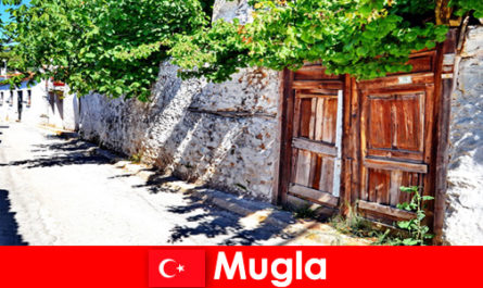 Живописные деревни и гостеприимные местные жители встречают туристов в Мугле, Турция.