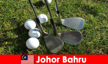 Совет инсайдера - в Джохор-Бару Малайзии есть много замечательных полей для гольфа для активных туристов.