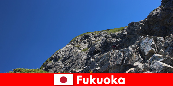Приключенческая поездка в горы в Фукуока Япония для иностранных спортивных туристов