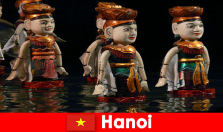 Знаменитые представления в театре водных кукол вдохновляют незнакомцев в Ханое, Вьетнам