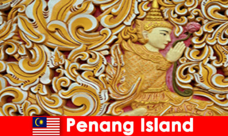 Культурный туризм привлекает множество иностранных гостей на остров Пенанг в Малайзии.