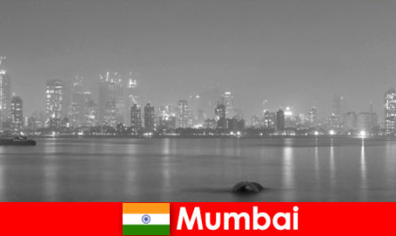 Атмосфера большого города в Мумбаи Индия для иностранных туристов с разнообразием, которым можно восхищаться