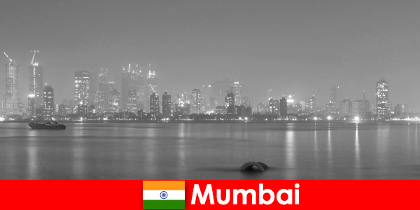 Атмосфера большого города в Мумбаи Индия для иностранных туристов с разнообразием, которым можно восхищаться