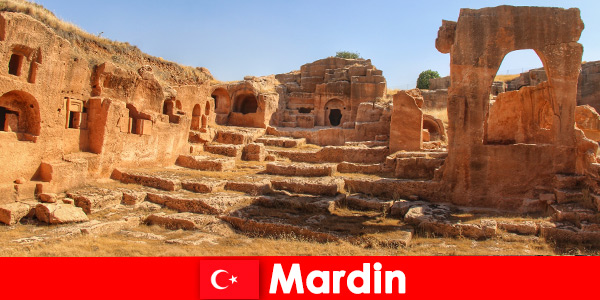 Древние монастыри и церкви, чтобы потрогать незнакомцев в Мардине, Турция