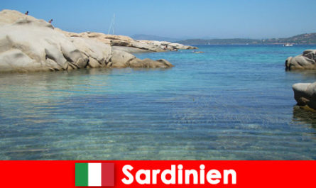 Сардиния Италия предлагает море, песок и чистое солнце для иностранцев