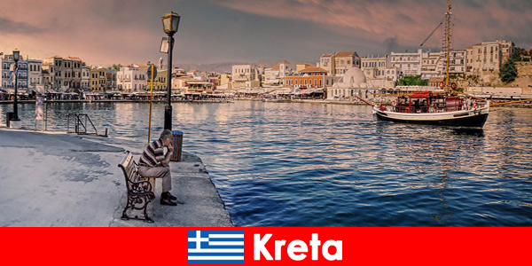 Туристы на Крите, Греция, открывают для себя вкусные блюда и образ жизни