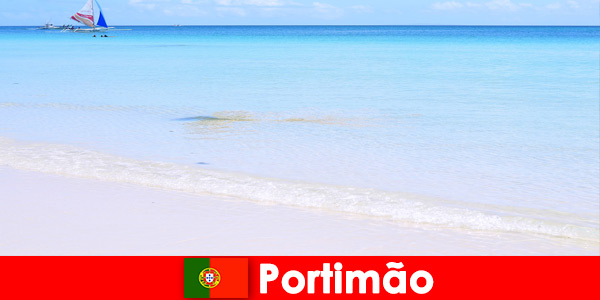 Фантастические пляжи в Портимане, По-тугалия, где можно расслабиться после долгих вечеринок