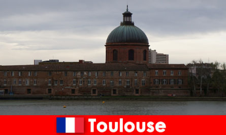Короткая поездка в Тулузу, Франция, для культурных путешественников из Европы