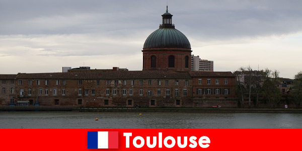 Короткая поездка в Тулузу, Франция, для культурных путешественников из Европы