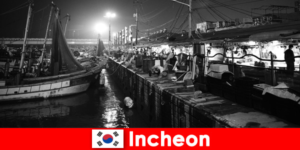 Ночной рынок в порту Инчхон Южная Корея предлагает аутентичные