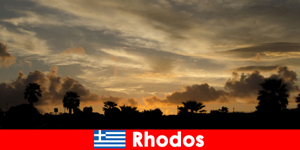 Сумерки и фантастические температуры, о которых можно мечтать на Родосе, Греция