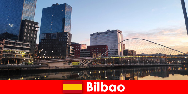Бильбао, красивый город в Испании, убеждает каждого отдыхающего со всего мира