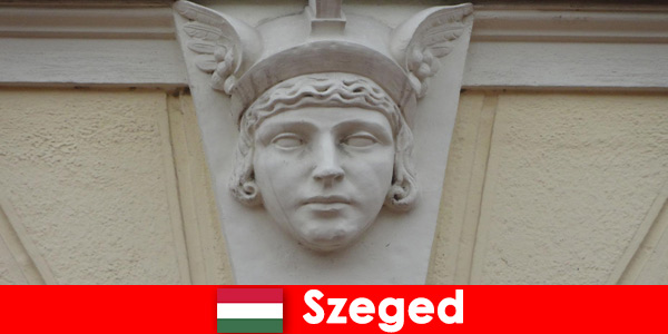 Студенты предлагают экскурсии по городу в Сегеде, Венгрия