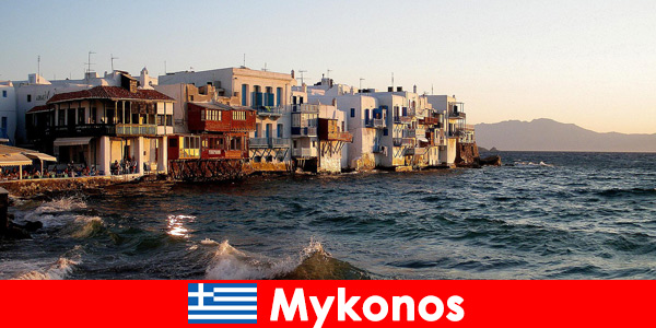 Остров для гостей со всего мира приветствуется на Миконосе, Греция