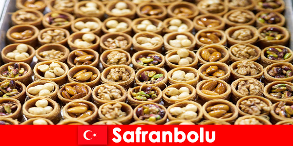 Изысканные и разнообразные десерты подсластит праздник в Сафранболу, Турция