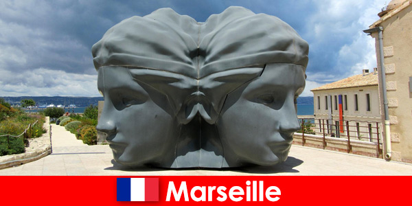 Марсель во Франции удивляет иностранцев большим количеством культуры и искусства