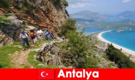 Наслаждайтесь прогулками на природе с зелеными лесами и прекрасными видами в Анталии, Турции