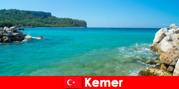 Кристально чистая вода и много природы в красивом Кемере в Турции